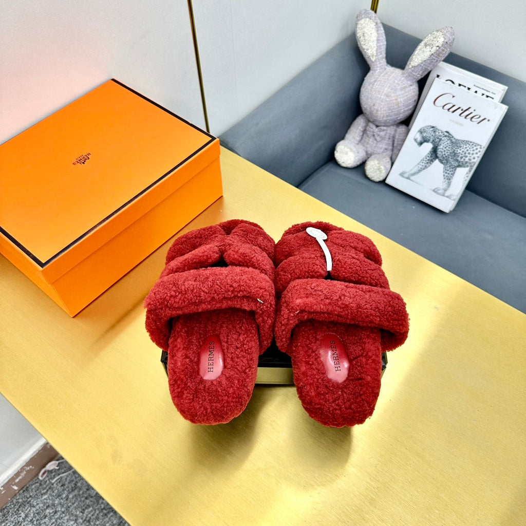HERMES CHYPRE SANDAL IN SCARLET RED SHEARLING