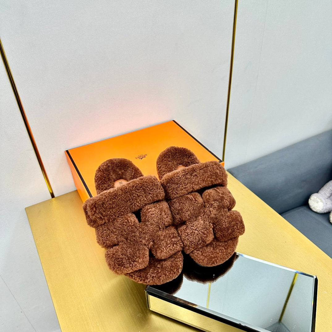 HERMES CHYPRE SANDAL IN UMBER BROWN SHEARLING