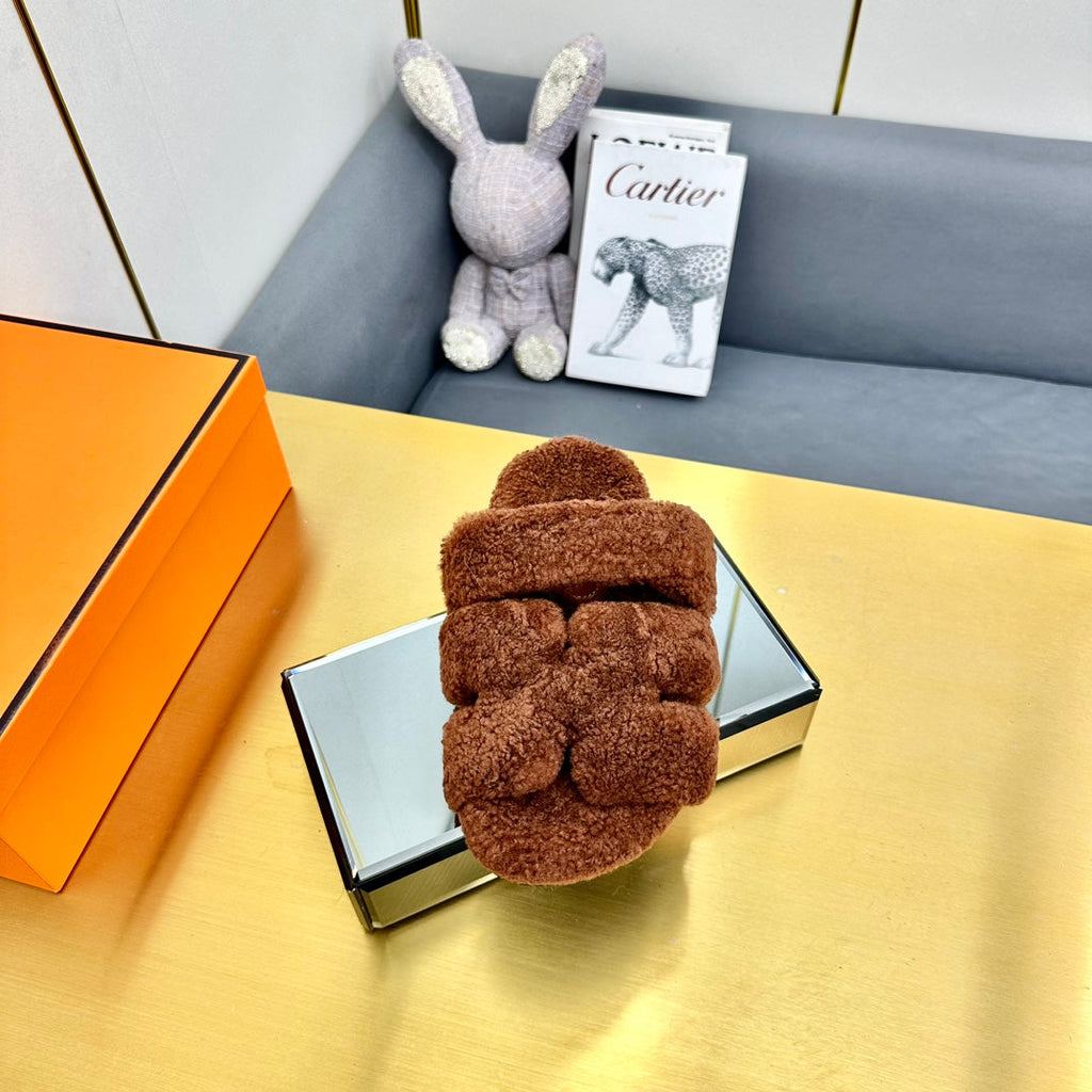 HERMES CHYPRE SANDAL IN UMBER BROWN SHEARLING
