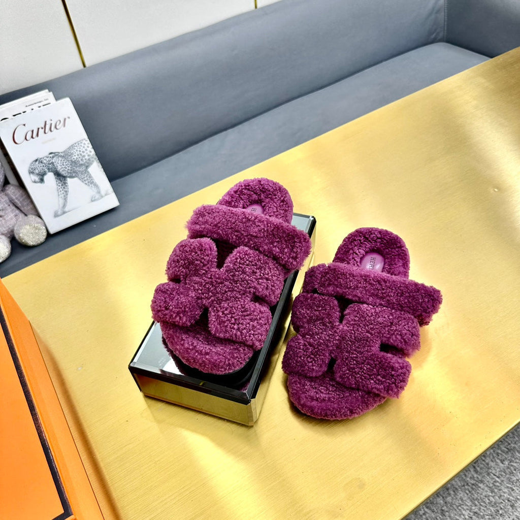 HERMES CHYPRE SANDAL IN ORCHID PURPLE SHEARLING