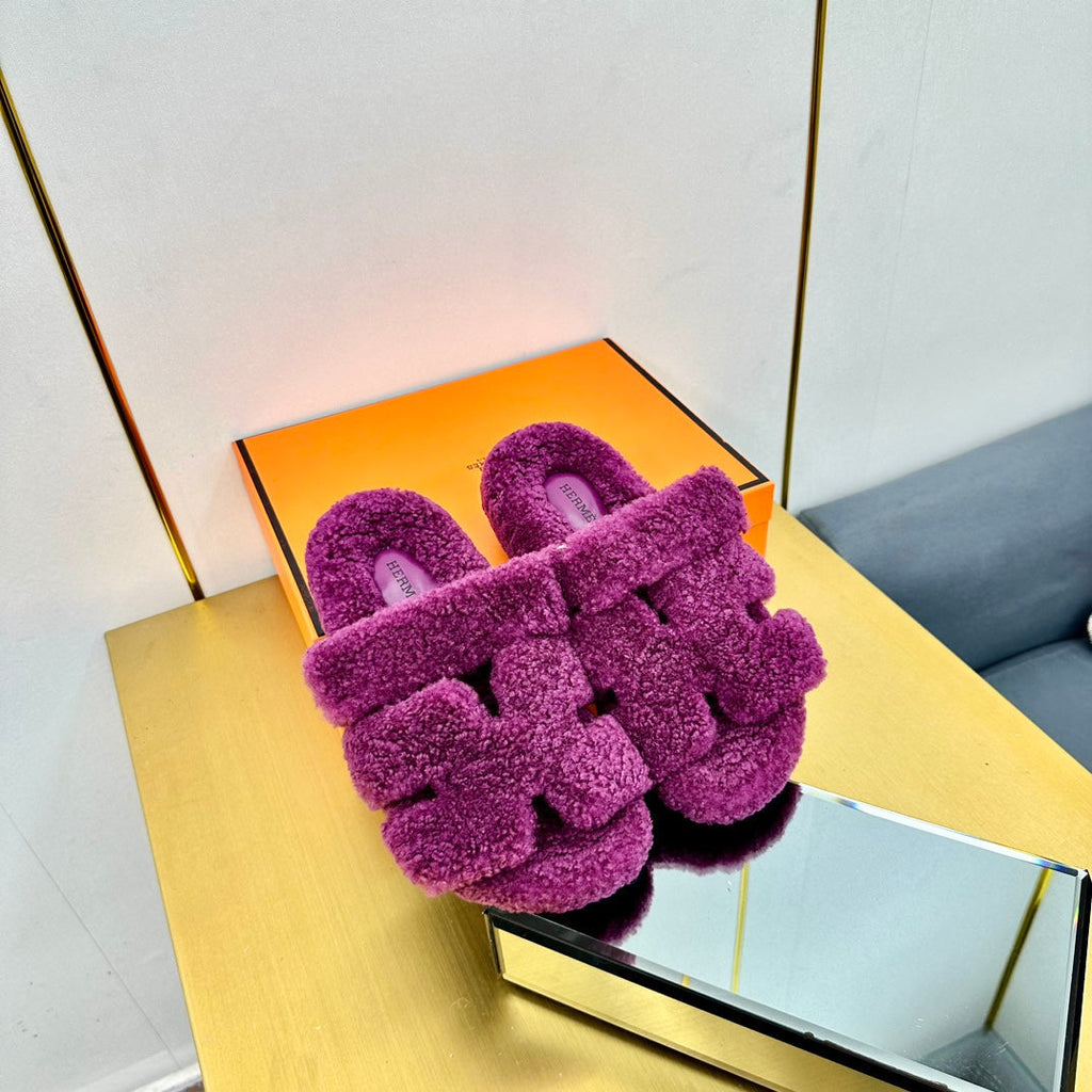 HERMES CHYPRE SANDAL IN ORCHID PURPLE SHEARLING