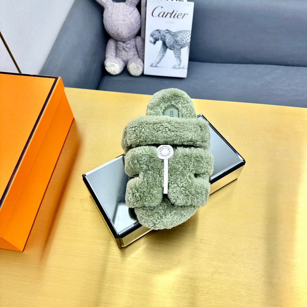 HERMES CHYPRE SANDAL IN JADE GREEN SHEARLING