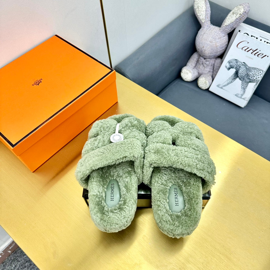 HERMES CHYPRE SANDAL IN JADE GREEN SHEARLING