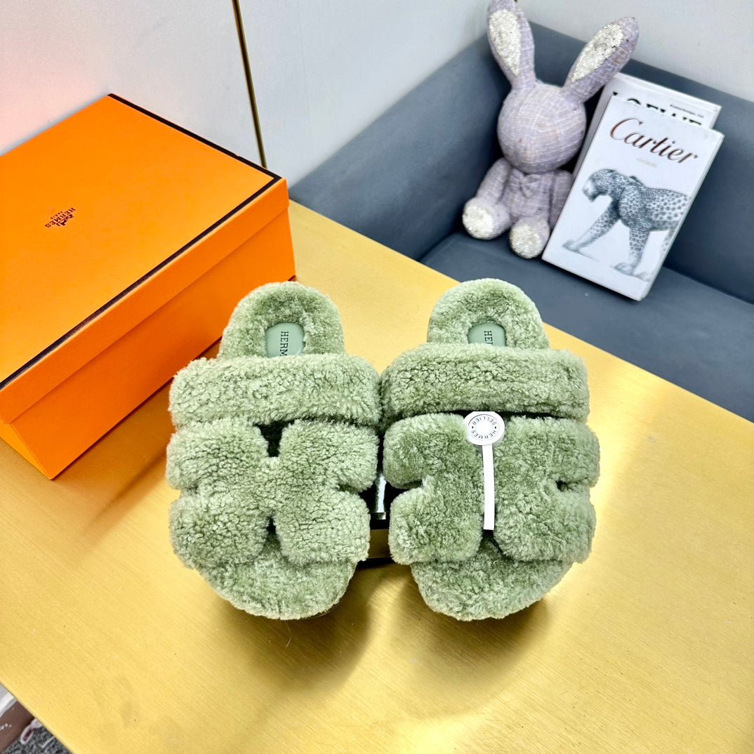 HERMES CHYPRE SANDAL IN JADE GREEN SHEARLING