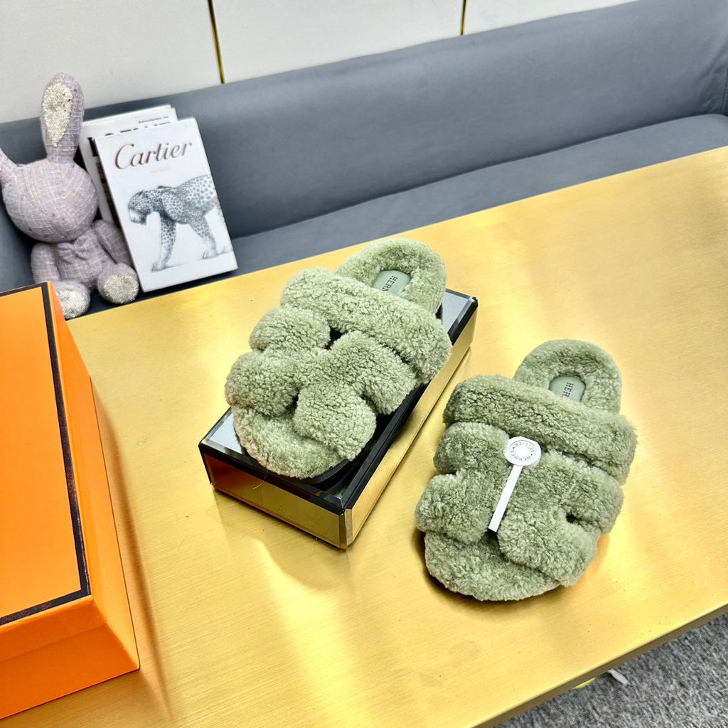 HERMES CHYPRE SANDAL IN JADE GREEN SHEARLING