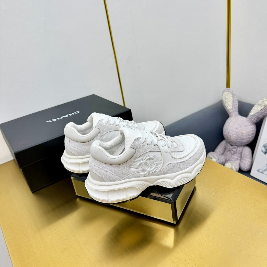 CHANEL SNEAKER IN PALE GRAY SUEDE AND MESH