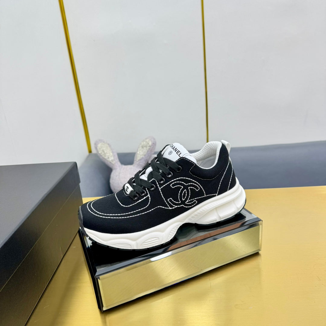 CHANEL SNEAKER IN BLACK MIX WHITE BREATHABLE FABRIC