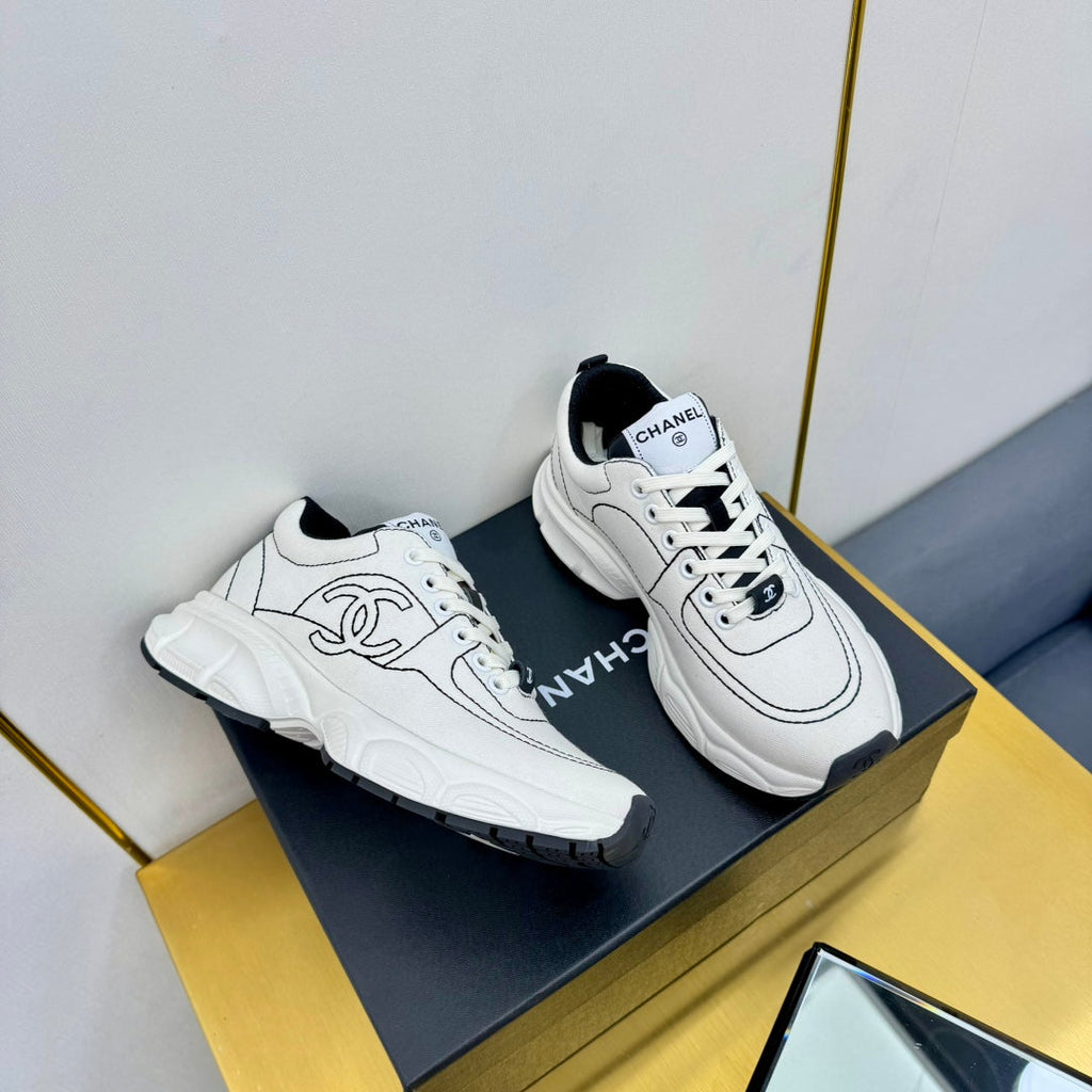 CHANEL SNEAKER IN WHITE MIX BLACK BREATHABLE FABRIC