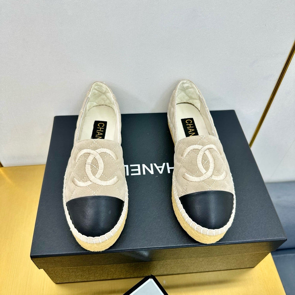 CHANEL ESPADRILLES PLATFORM 25S IN LIGHT BEIGE SUEDE MIX BLACK CALFSKIN
