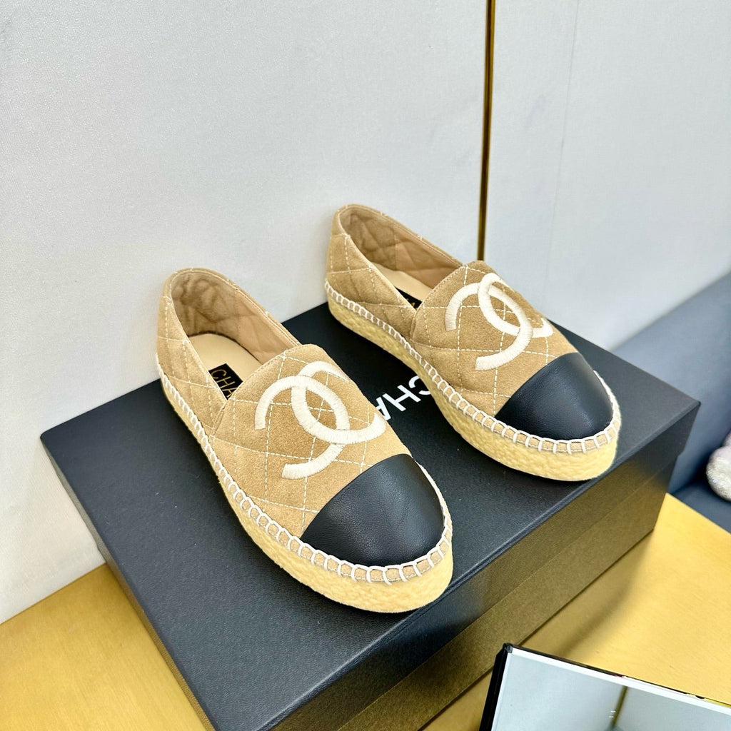 CHANEL ESPADRILLES PLATFORM 25S IN BEIGE SUEDE MIX BLACK CALFSKIN