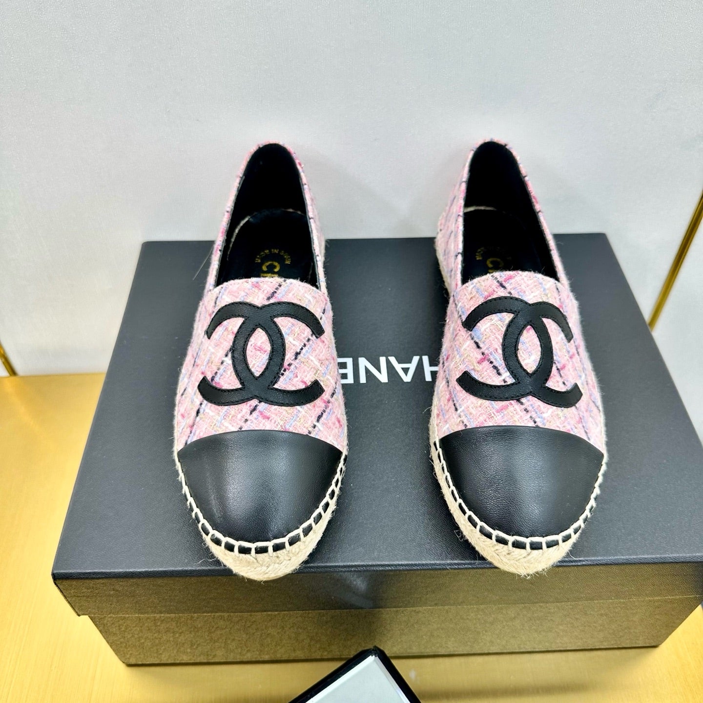 CHANEL ESPADRILLES PLATFORM 25S IN PINK TWEED MIX BLACK CALFSKIN WITH LINED PATTERN