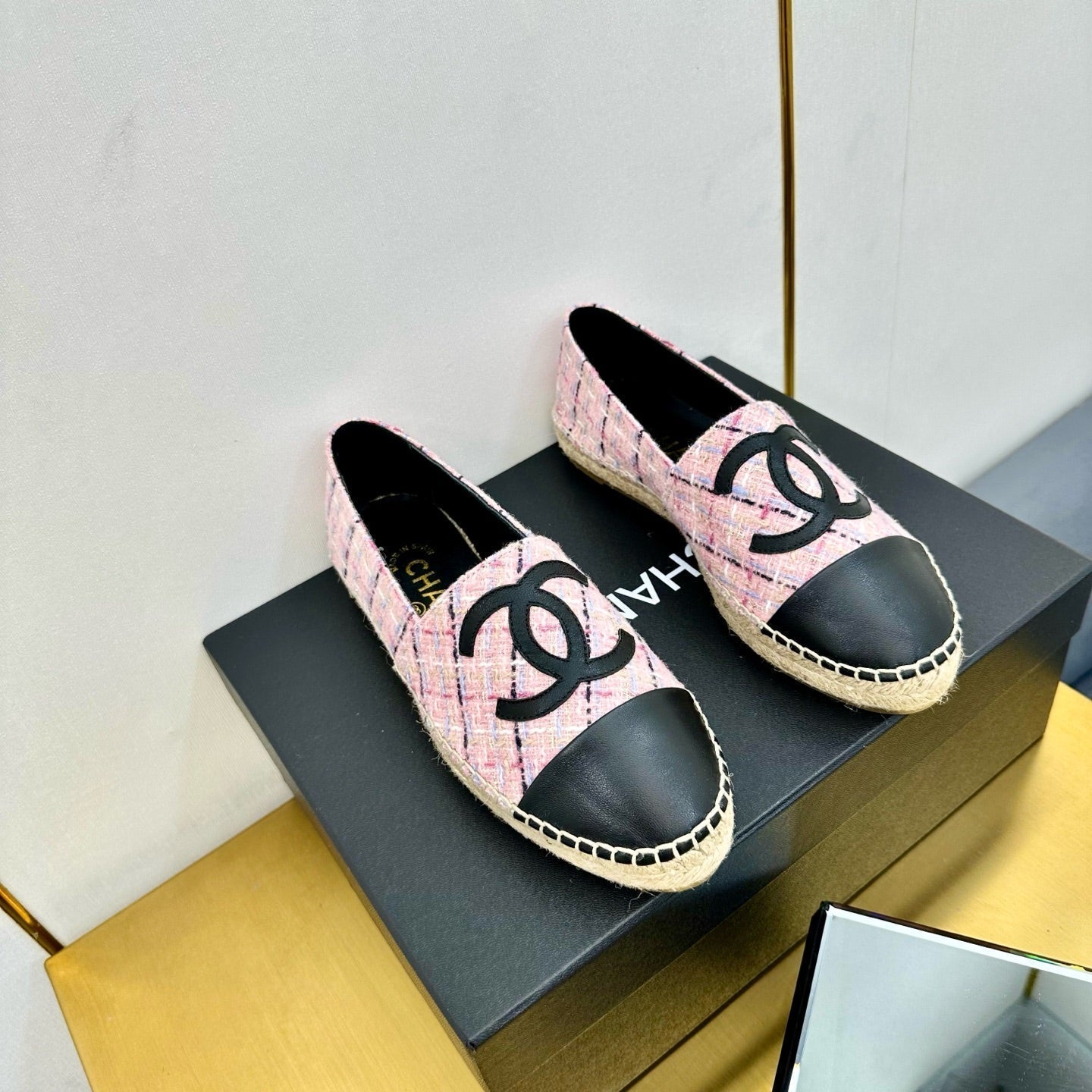 CHANEL ESPADRILLES PLATFORM 25S IN PINK TWEED MIX BLACK CALFSKIN WITH LINED PATTERN
