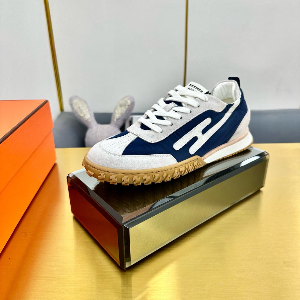 HERMES JET SNEAKER IN PALE GRAY SUEDE AND NAVY BLUE NAPPA LEATHER
