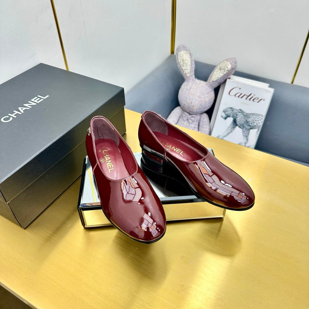 CHANEL SIMPLE FLATS 25S IN DARK RED GLOSSY LEATHER