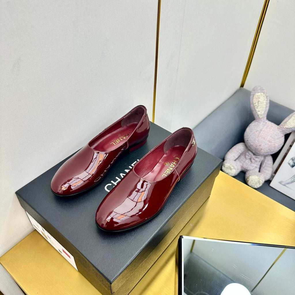 CHANEL SIMPLE FLATS 25S IN DARK RED GLOSSY LEATHER