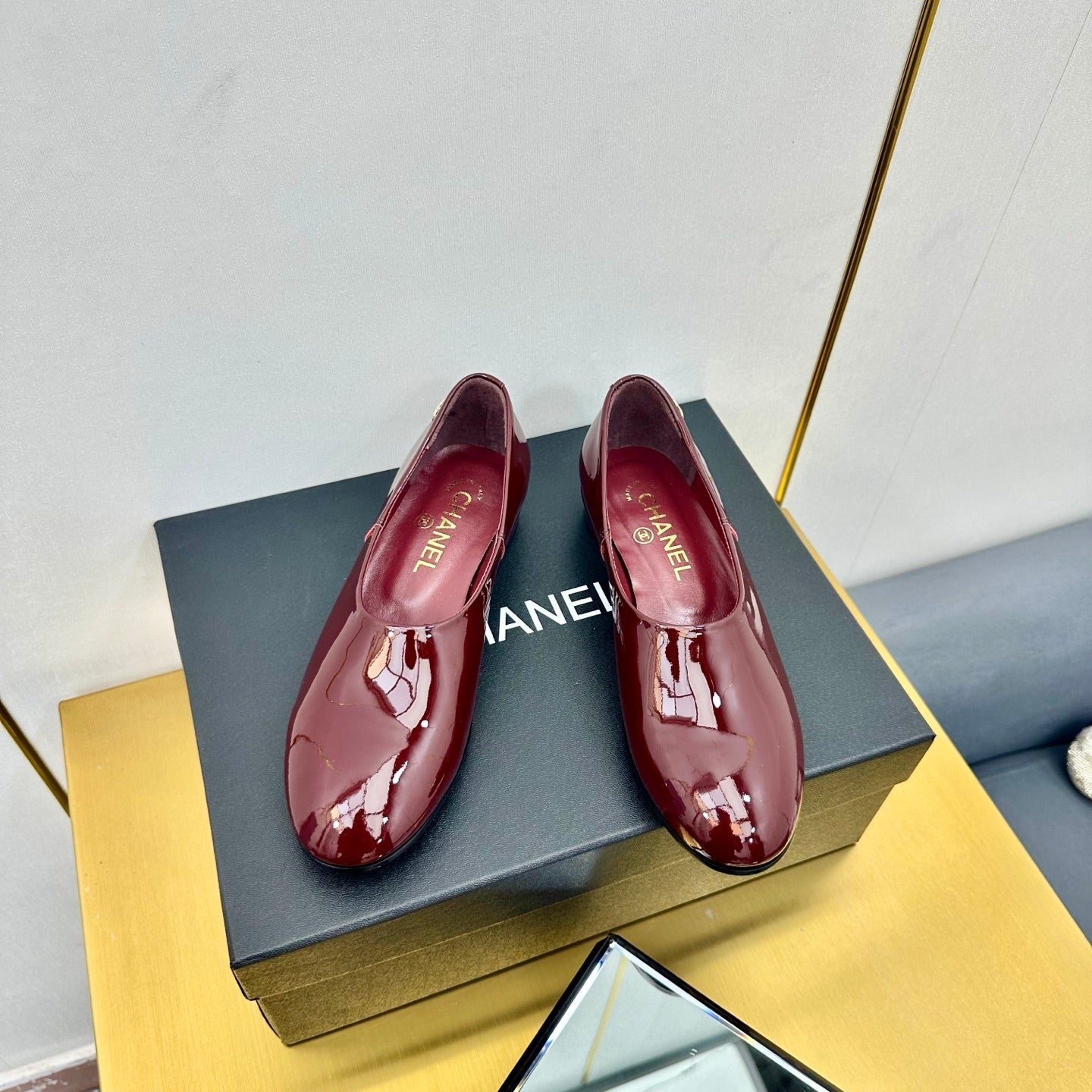 CHANEL SIMPLE FLATS 25S IN DARK RED GLOSSY LEATHER