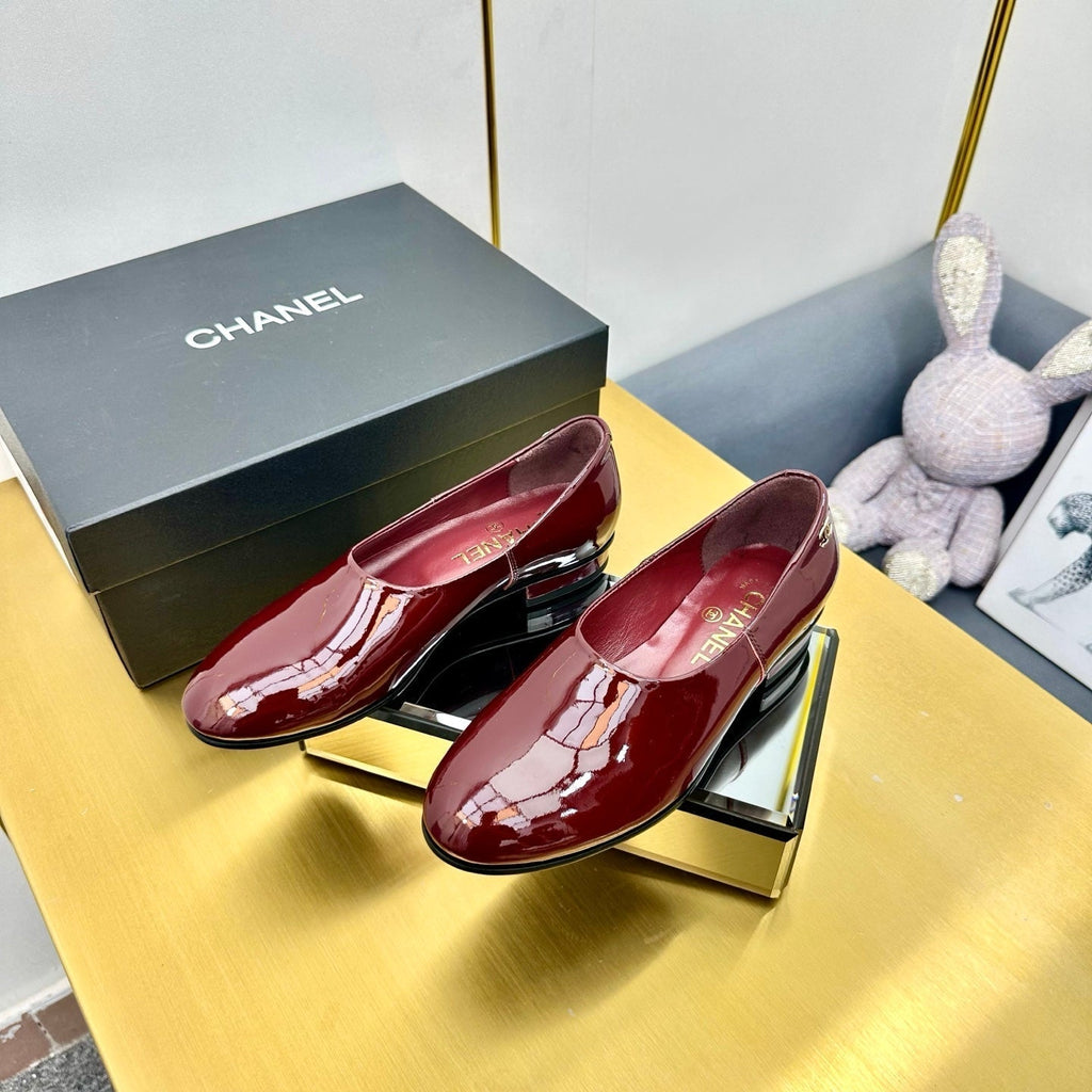 CHANEL SIMPLE FLATS 25S IN DARK RED GLOSSY LEATHER