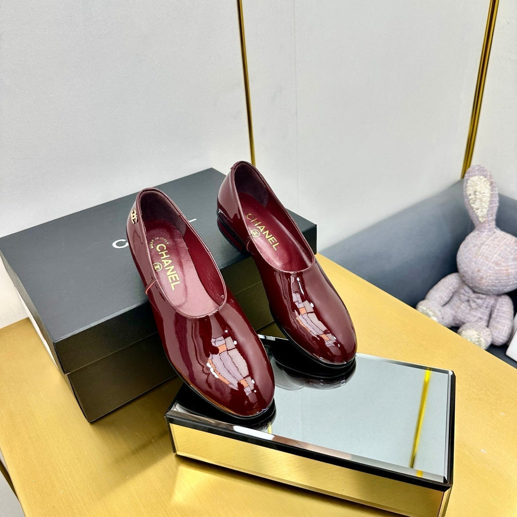 CHANEL SIMPLE FLATS 25S IN DARK RED GLOSSY LEATHER