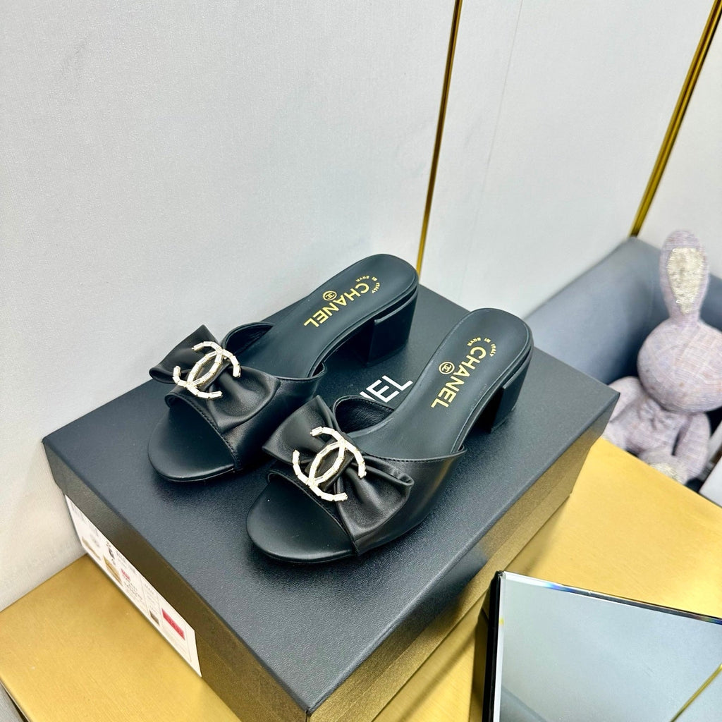 CHANEL BOWKNOT RHINESTONES MID HEEL MULE IN BLACK CALFSKIN
