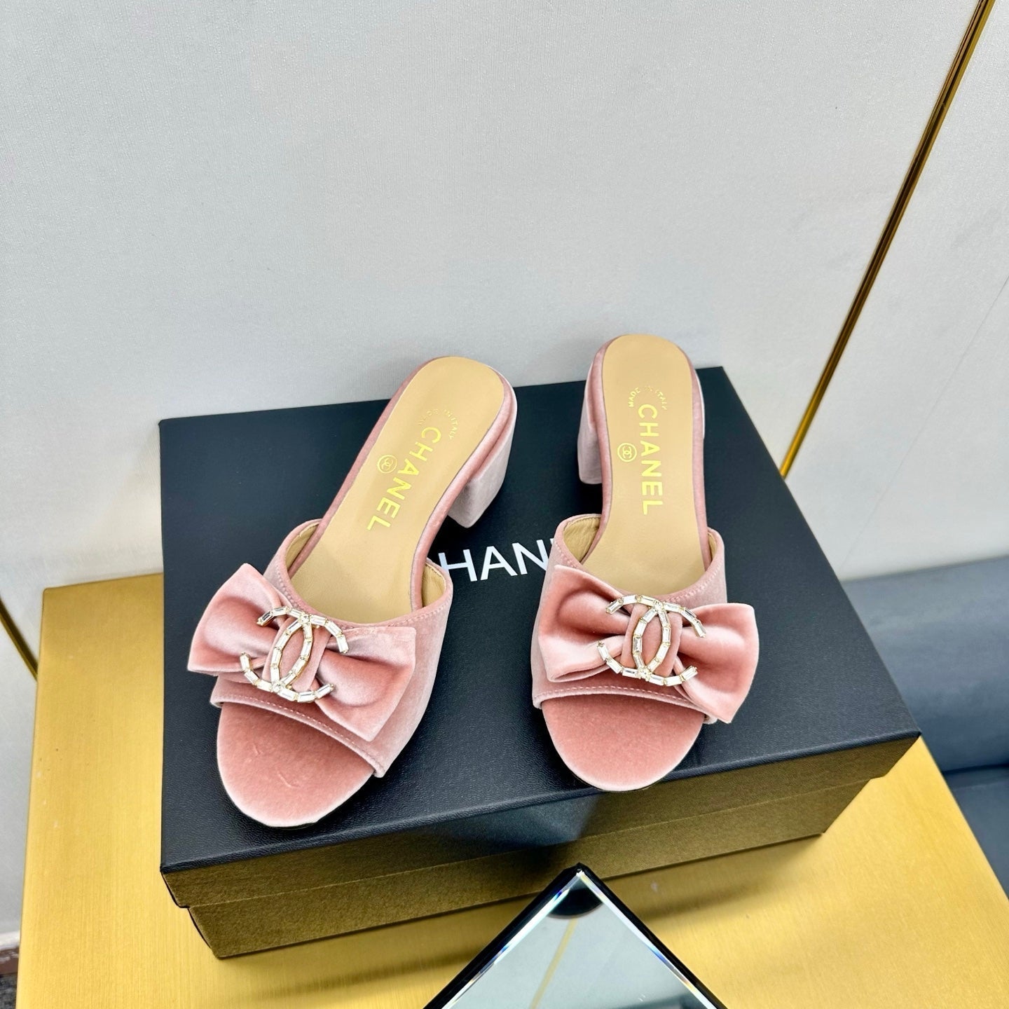 CHANEL BOWKNOT RHINESTONES MID HEEL MULE IN LIGHT PINK VELVET