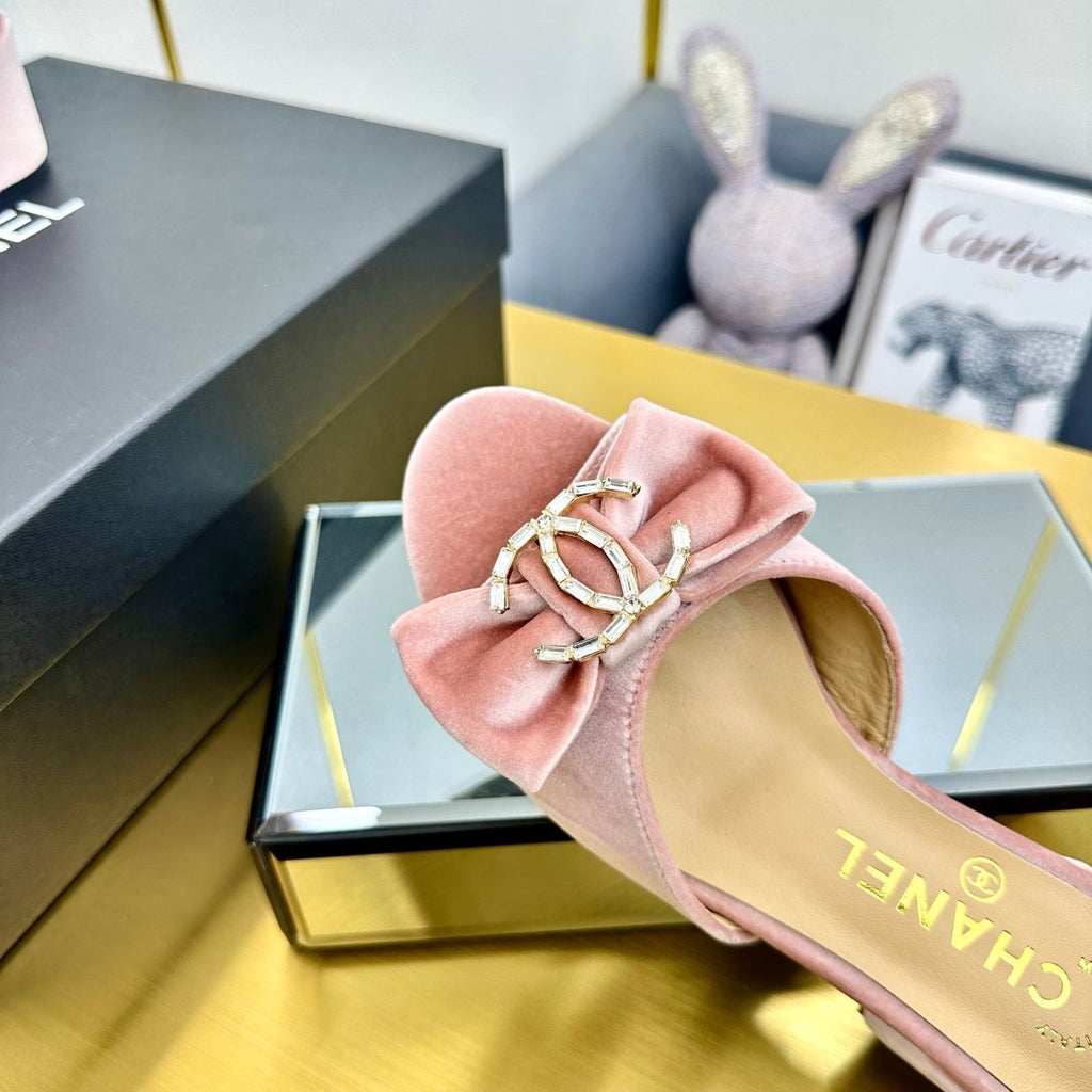 CHANEL BOWKNOT RHINESTONES MID HEEL MULE IN LIGHT PINK VELVET