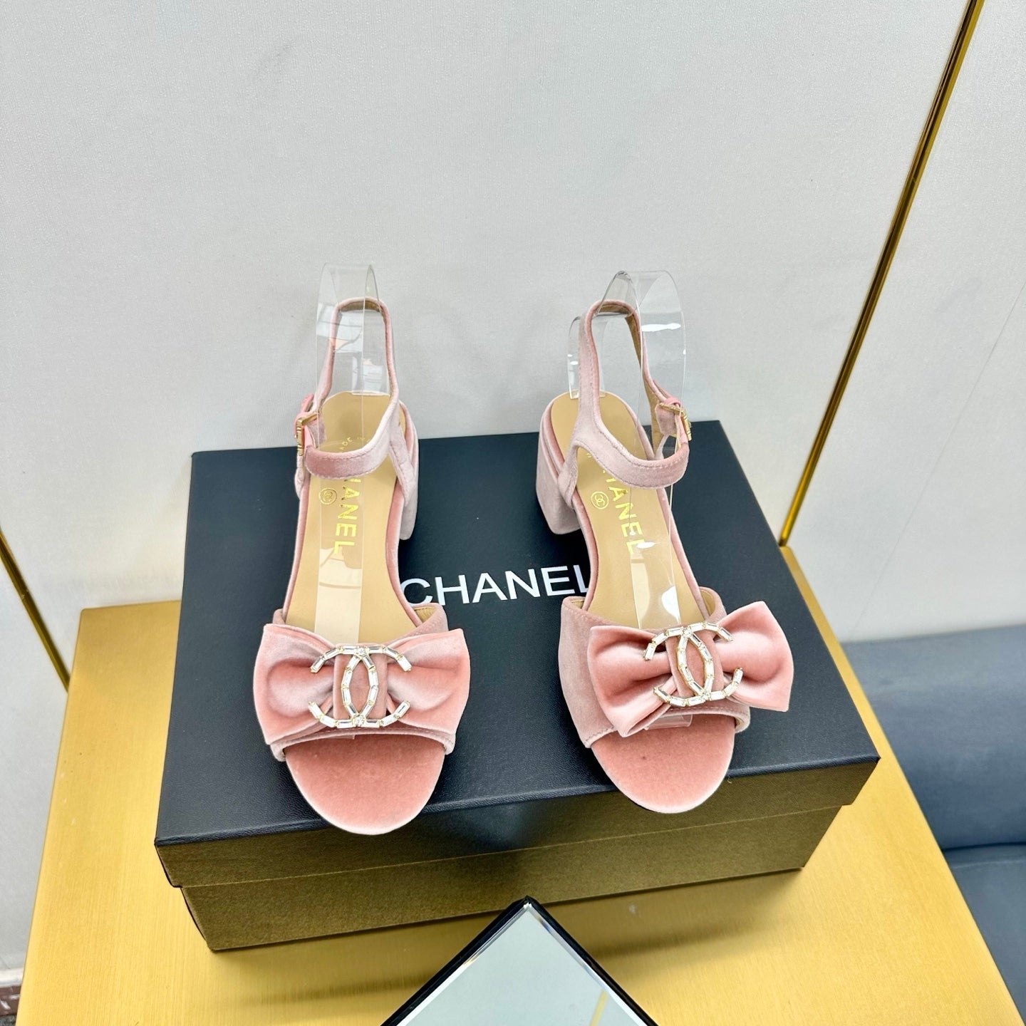 CHANEL BOWKNOT RHINESTONES MID HEEL SANDAL IN LIGHT PINK VELVET