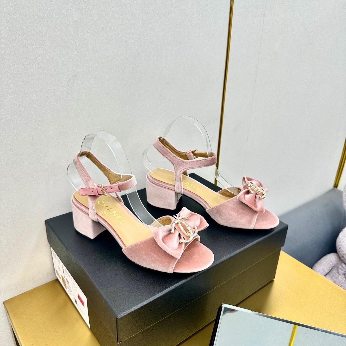 CHANEL BOWKNOT RHINESTONES MID HEEL SANDAL IN LIGHT PINK VELVET
