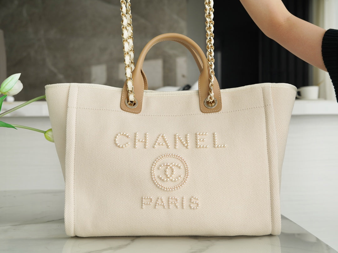 CHANEL TOTE BAG 39 ATTACHED PEARL LOGO IN BEIGE CANVAS GOLD HARDWARE