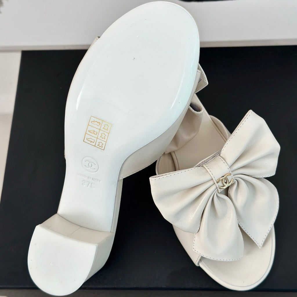 CHANEL Double  Big Bow High Heels Sheepskin White