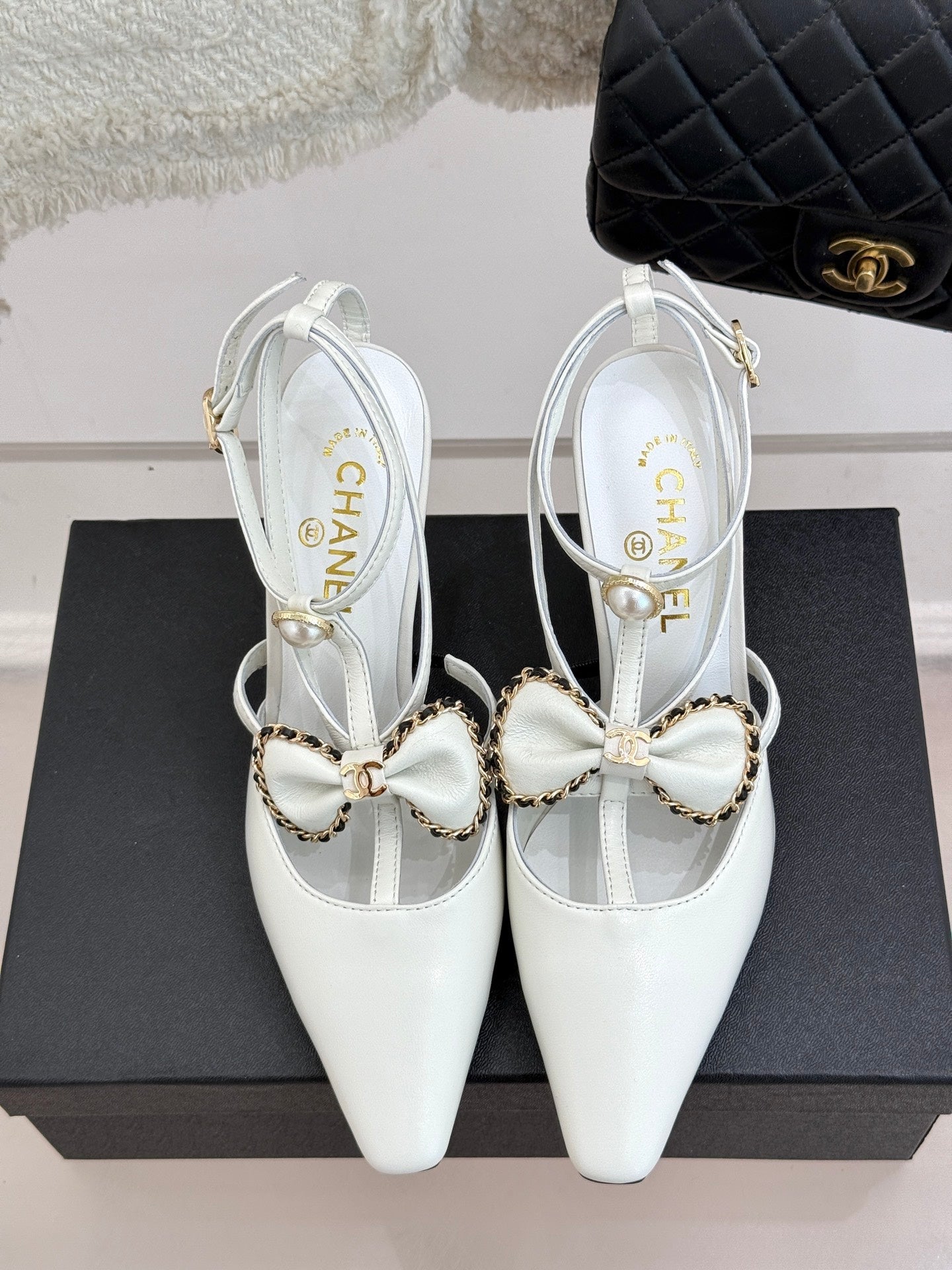 CHANEL CHAIN BOW HIGH HEEL 8 CM SLINGBACKS IN WHITE SUEDE