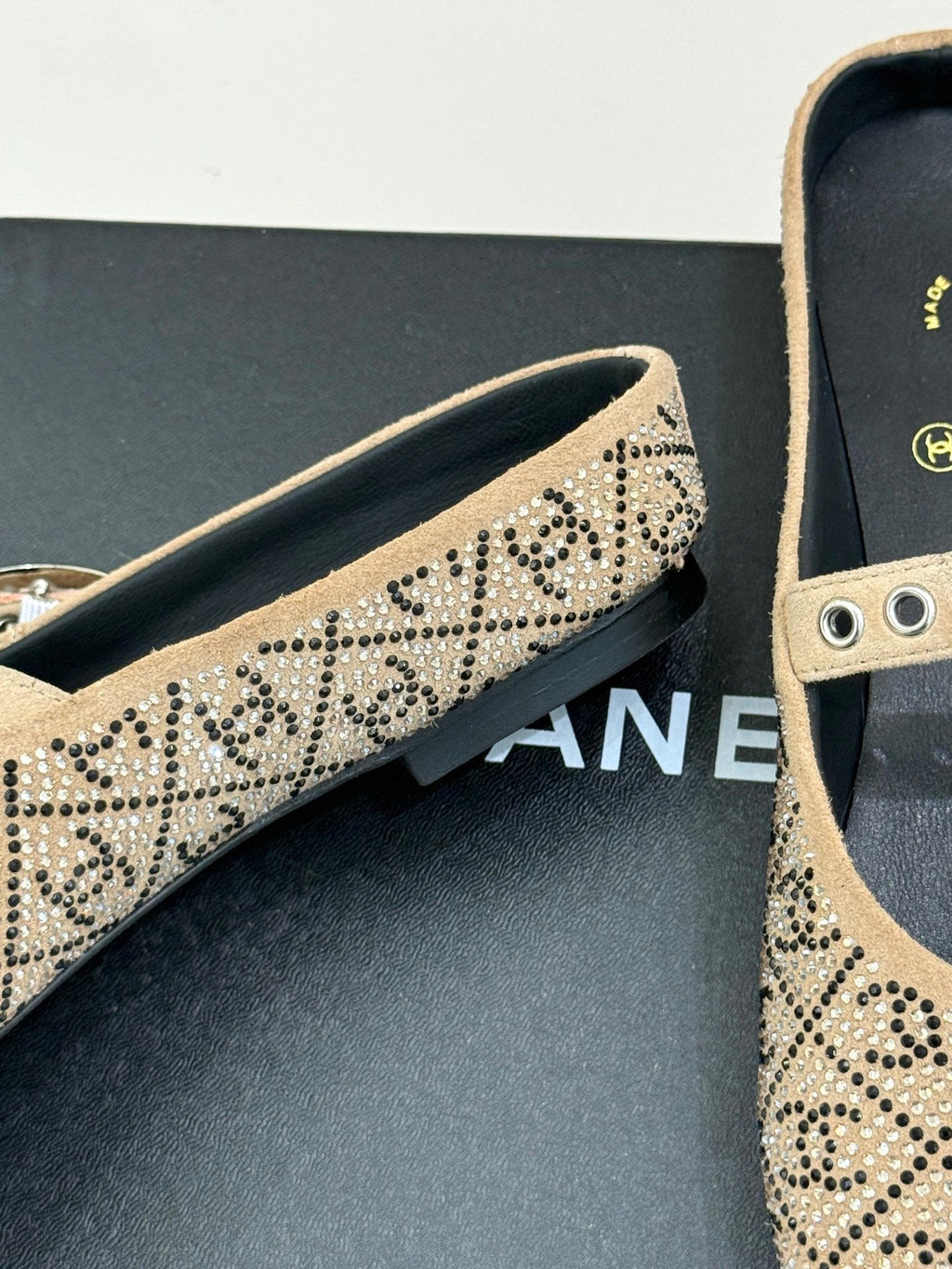 CHANEL FLAT MULES 25SS IN BEIGE EMBELLISHED WITH RHINESTONES