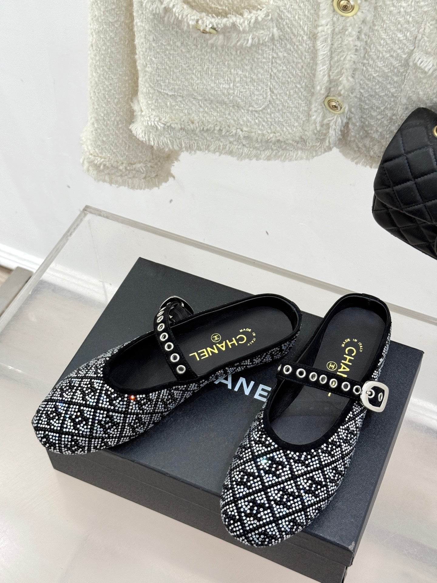 CHANEL FLAT MULES 25SS IN BLACK EMBELLISHED WITH RHINESTONES