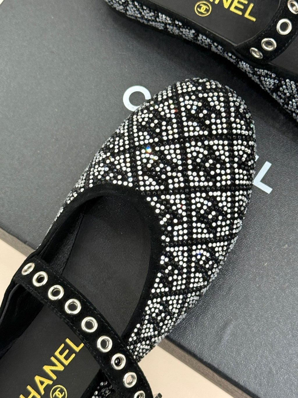 CHANEL FLAT MULES 25SS IN BLACK EMBELLISHED WITH RHINESTONES