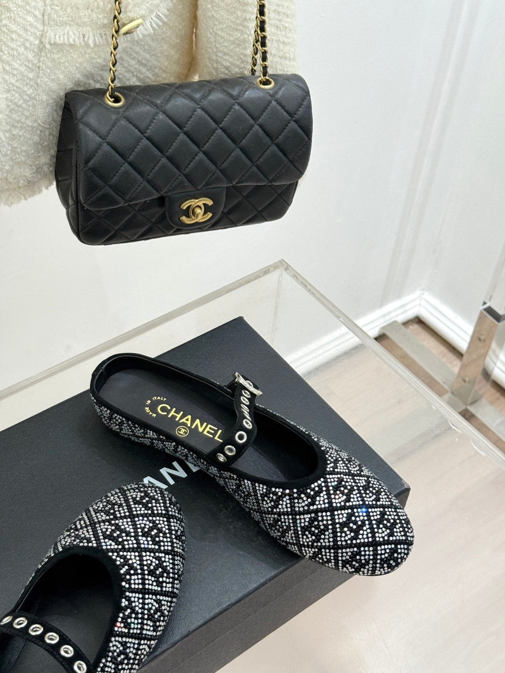 CHANEL FLAT MULES 25SS IN BLACK EMBELLISHED WITH RHINESTONES