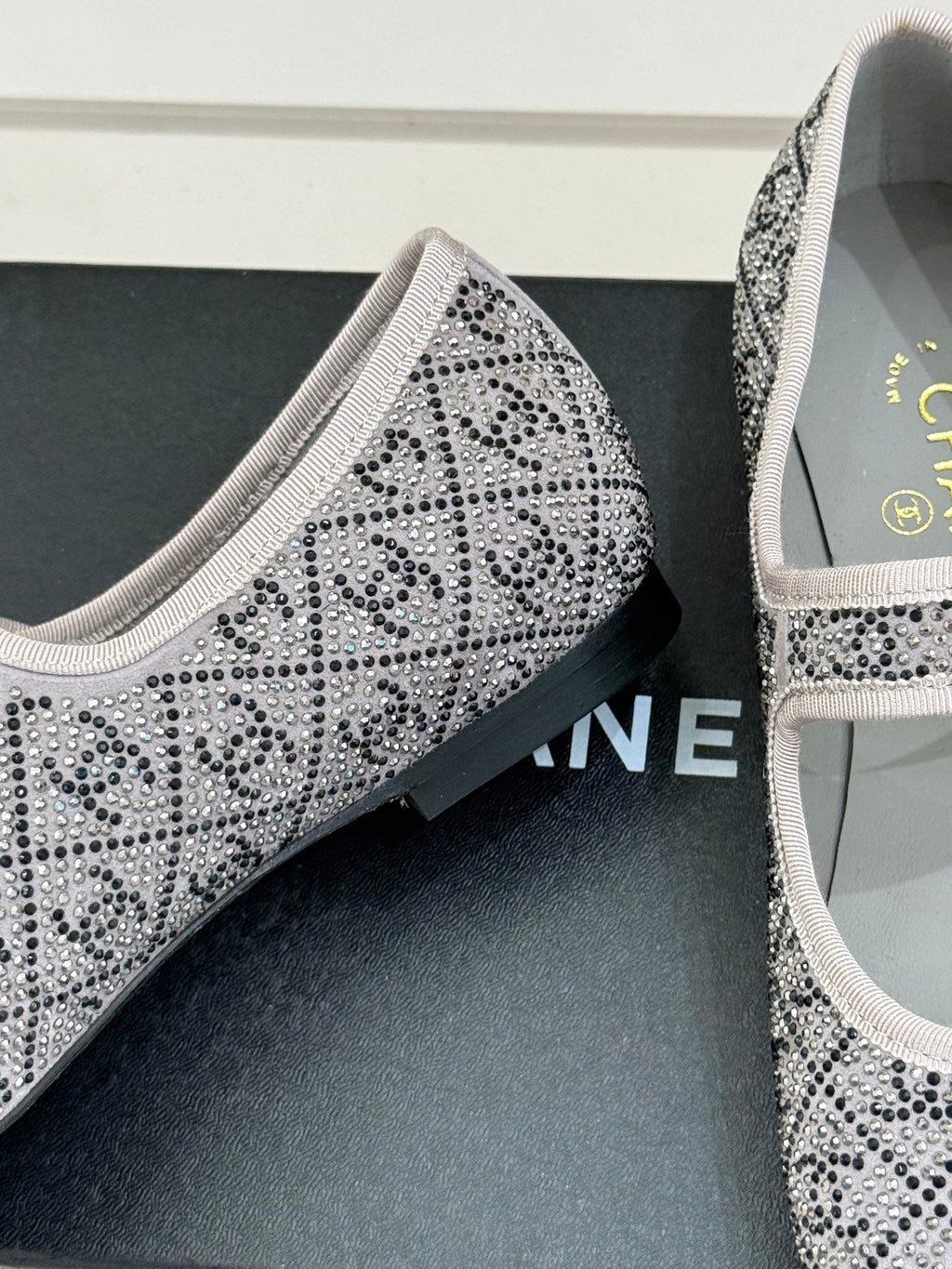 CHANEL FLAT MARY JANE 25SS IN GREY EMBELLISHED WITH RHINESTONES