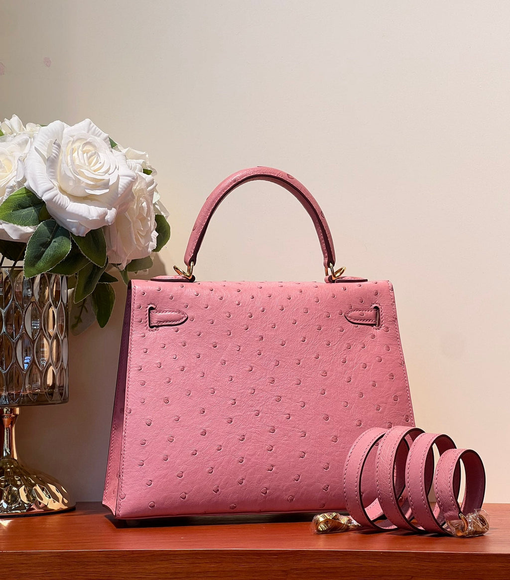 HERMES KELLY SELLIER 25 BAG IN SALMON PINK OSTRICH LEATHER WITH GOLD HARDWARE
