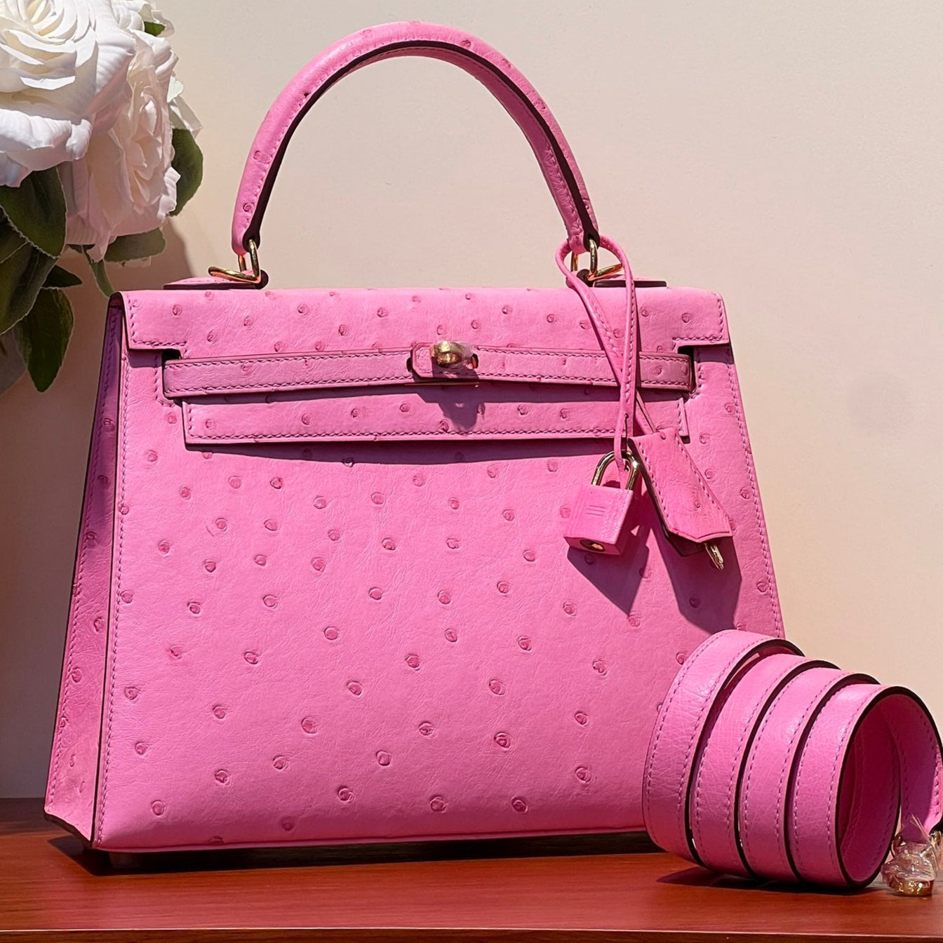 HERMES KELLY SELLIER 25 BAG IN DOLL PINK OSTRICH LEATHER WITH GOLD HARDWARE
