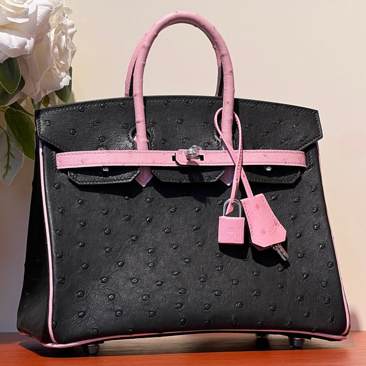 HERMES KELLY  SELLIER 25 BAG IN BLACK MIX BABY PINK OSTRICH LEATHER