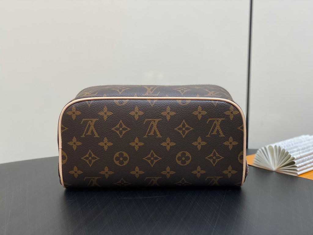 LOUIS VUITTON TOILETRY BAG 24 IN BROWN MONOGRAM CANVAS
