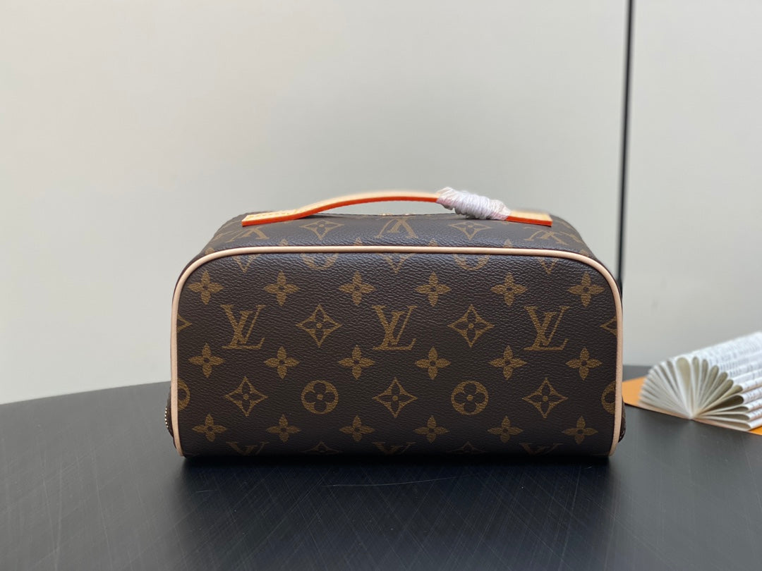 LOUIS VUITTON TOILETRY BAG 24 IN BROWN MONOGRAM CANVAS