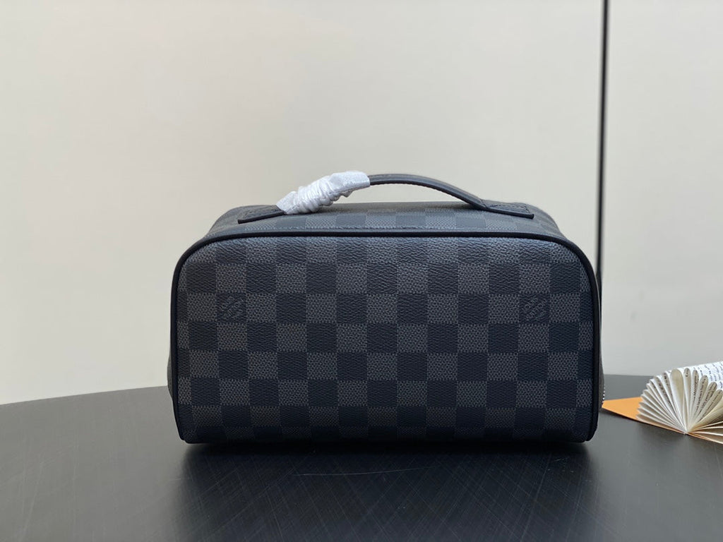 LOUIS VUITTON TOILETRY BAG 24 IN BLACK DAMIER GRAPHITE CANVAS
