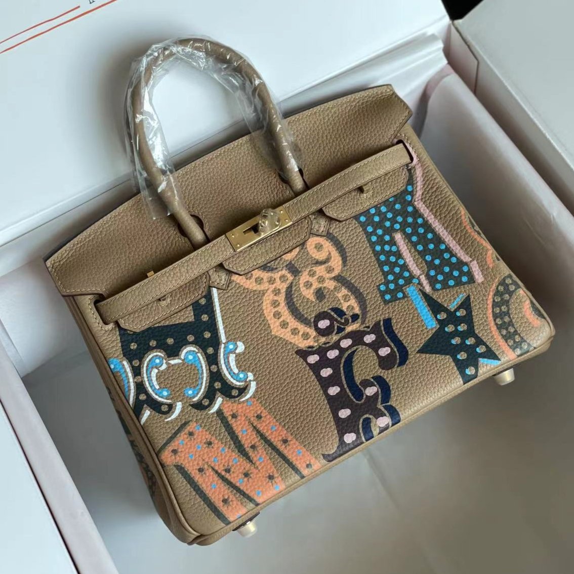 HERMES BIRKIN 25 BAG IN PEANUT BROWN CALFSKIN WITH COLORFUL STICKER