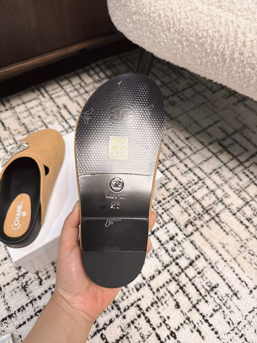 CHANEL FLAT MULE IN SEPIA BEIGE CALFSKIN
