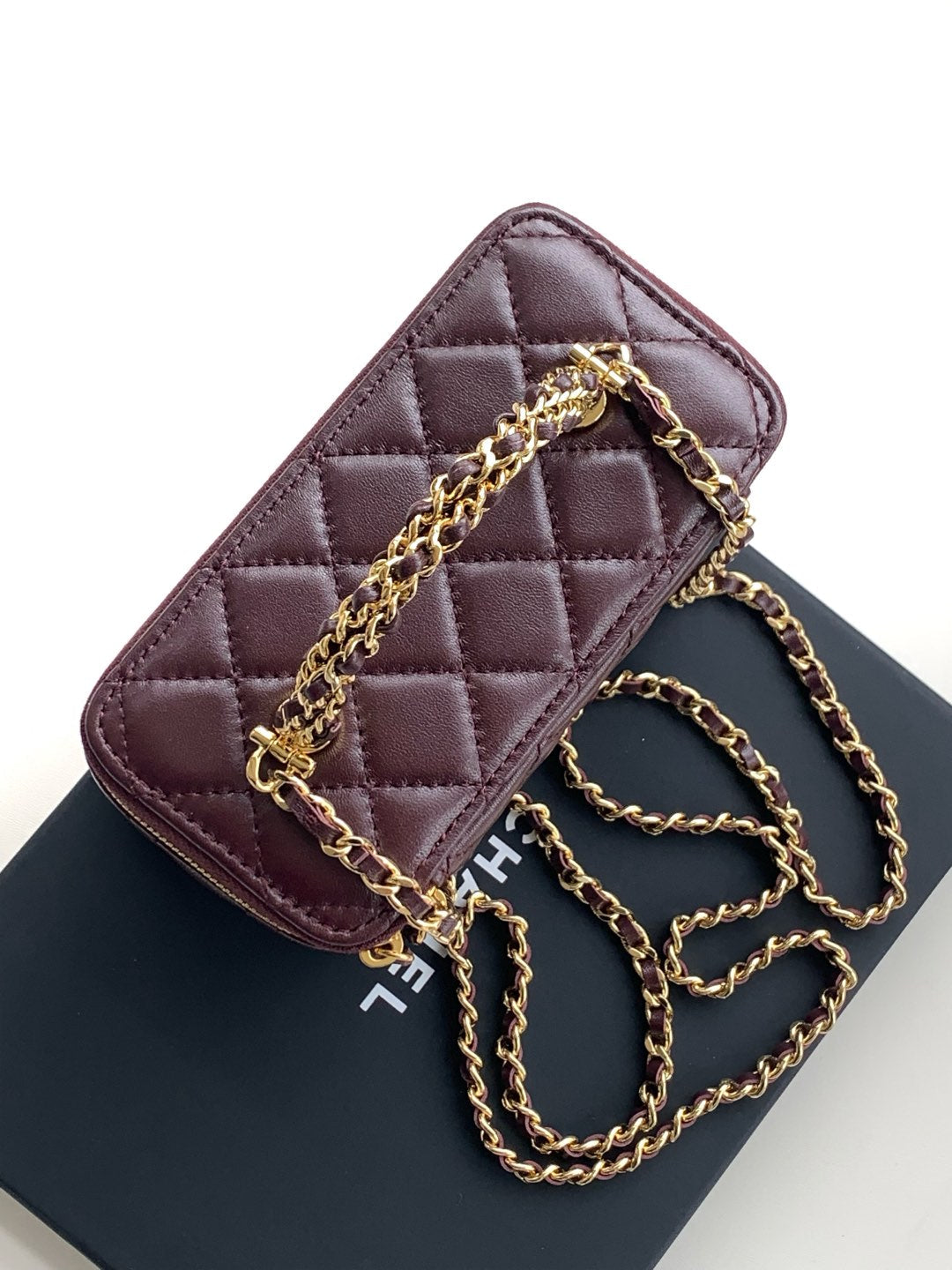 CHANEL SMALL VANITY CASE WITH HANDLE 17 IN WINE RED LAMBSKIN GOLD HARDWARE