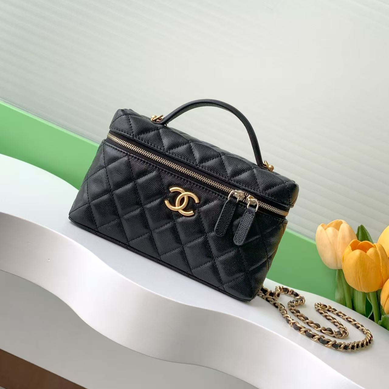 CHANEL VANITY CASE 19 IN BLACK GRAINED CALFSKIN GOLD HARDWARE