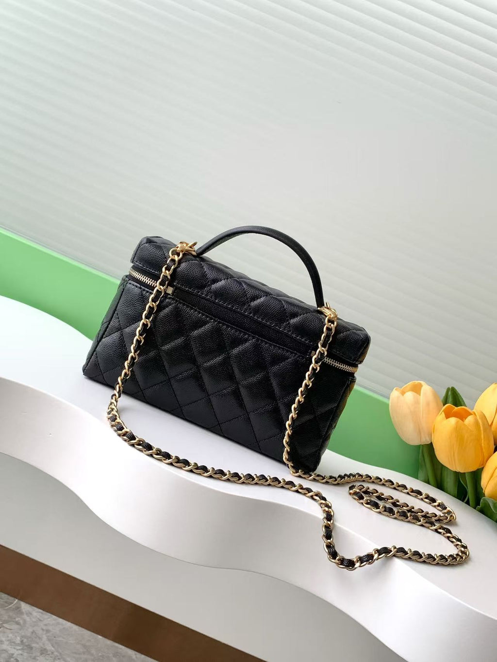 CHANEL VANITY CASE 19 IN BLACK GRAINED CALFSKIN GOLD HARDWARE