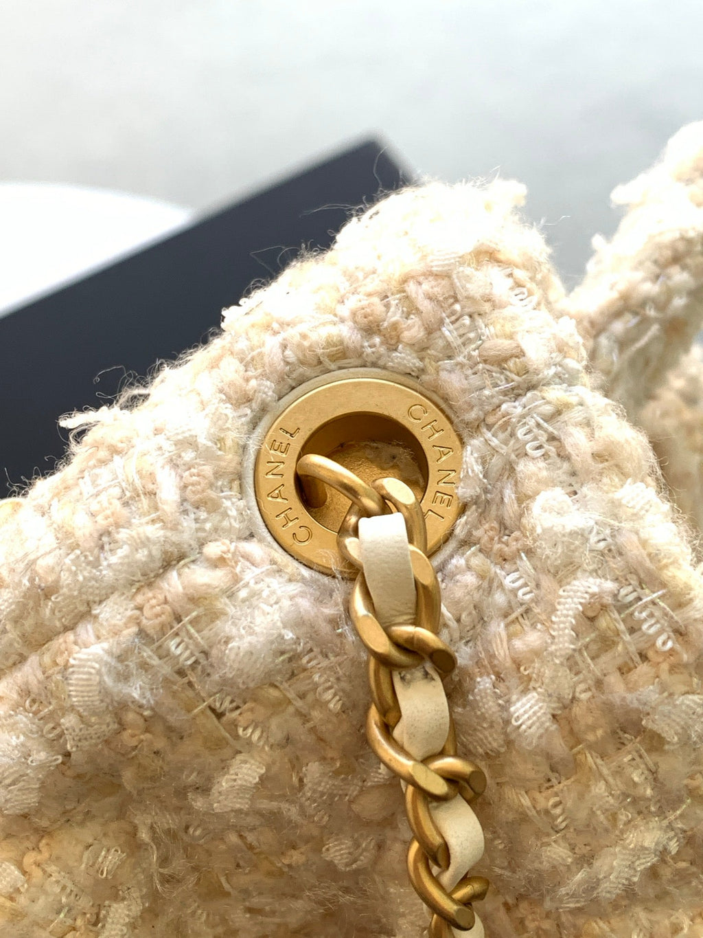 CHANEL 25S BOW BAG 38 IN CREAM WHITE TWEED WITH GOLD HARDWARE