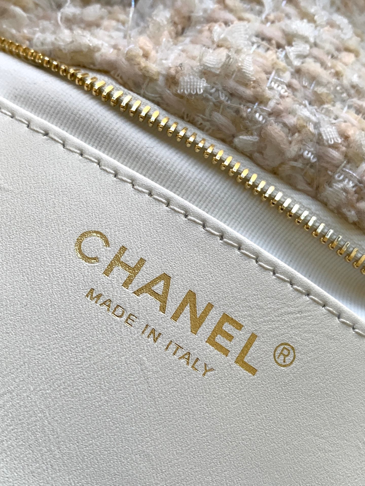 CHANEL 25S BOW BAG 38 IN CREAM WHITE TWEED WITH GOLD HARDWARE