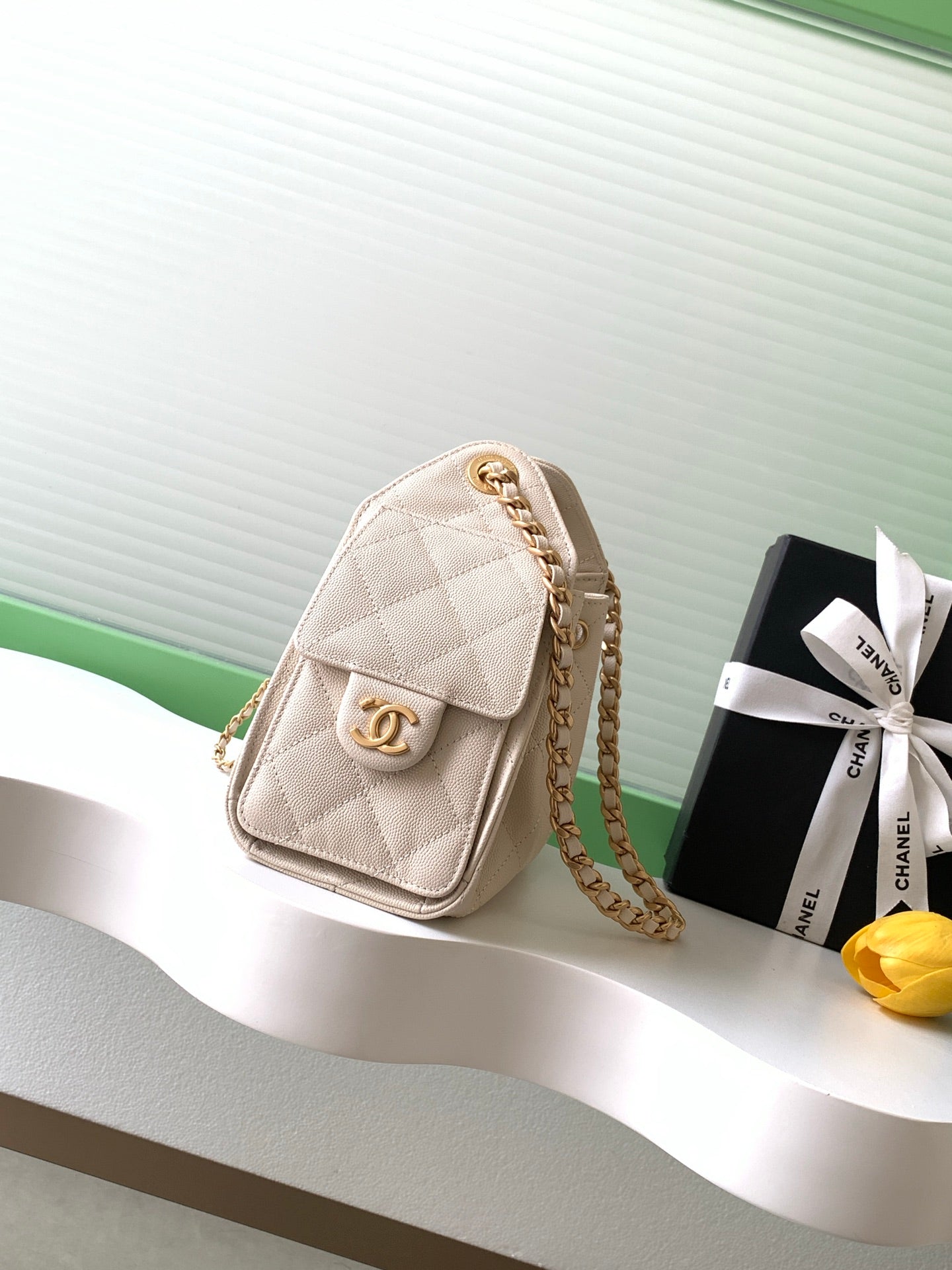 CHANEL 25S HOBO BAG 22 IN LIGHT BEIGE CAVIAR LEATHER WITH GOLD HARDWARE