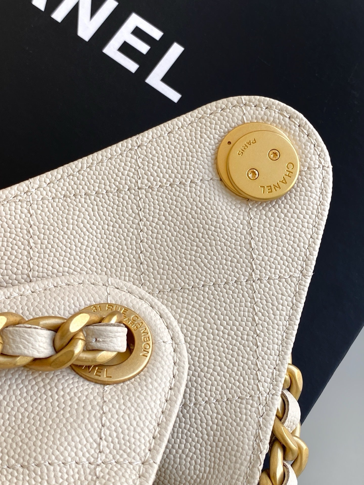 CHANEL 25S HOBO BAG 30 IN LIGHT BEIGE CAVIAR LEATHER WITH GOLD HARDWARE
